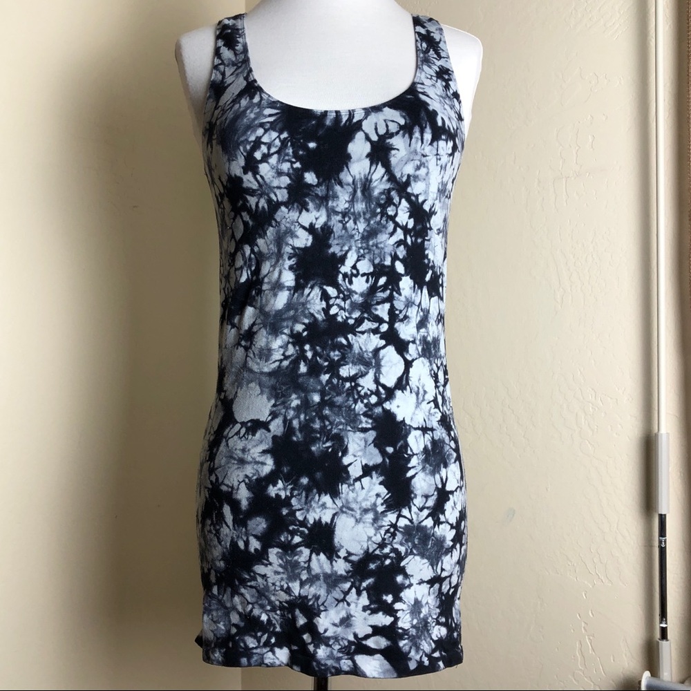 Rock & Republic • B/W Tie Dye Long Length Tank